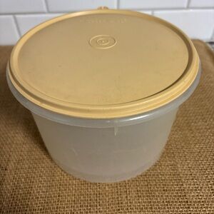 Vintage Tupperware Container 266-10 with 229-5 Tan Lid Retro Kitchen Storage